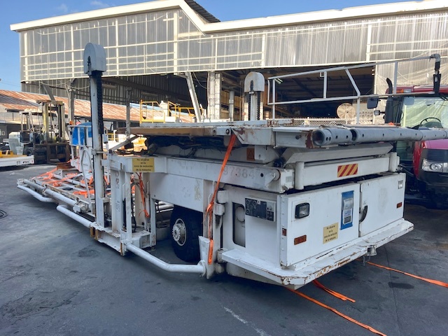 Main Deck Cargo Loader FMC Commander 15 U