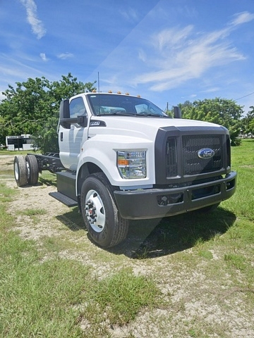 Truck Chassis Ford F-750 2025