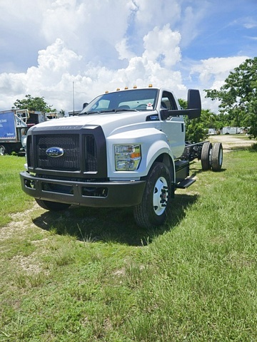 Truck Chassis Ford F-750 2025