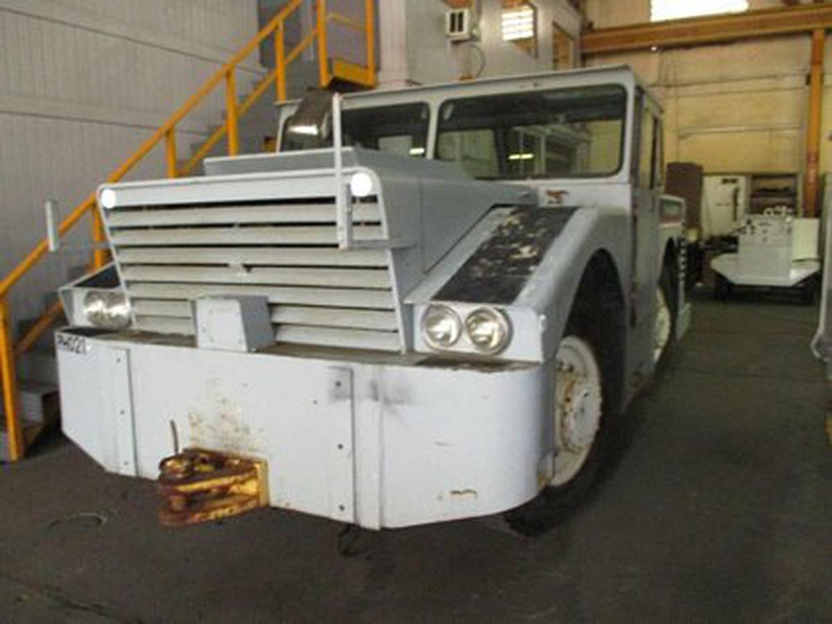 Push Back Tractor Hough-Paymover T-225 SL+ 400Hz GPU Hobart