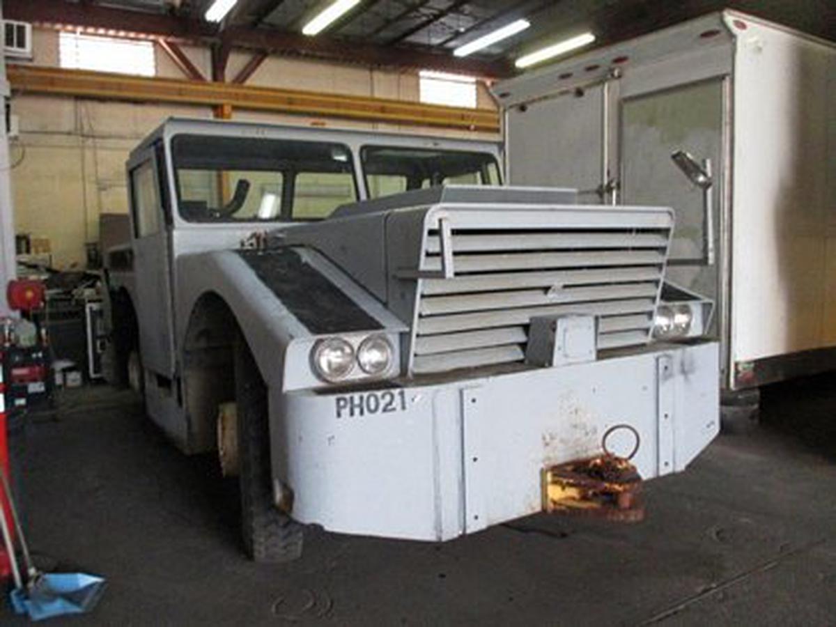 Push Back Tractor Hough-Paymover T-225 SL+ 400Hz GPU Hobart