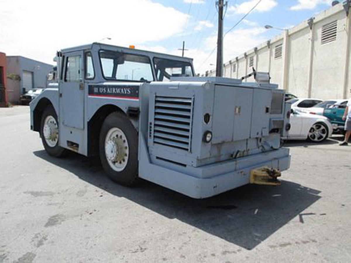 Push Back Tractor Hough-Paymover T-225 SL+ 400Hz GPU Hobart