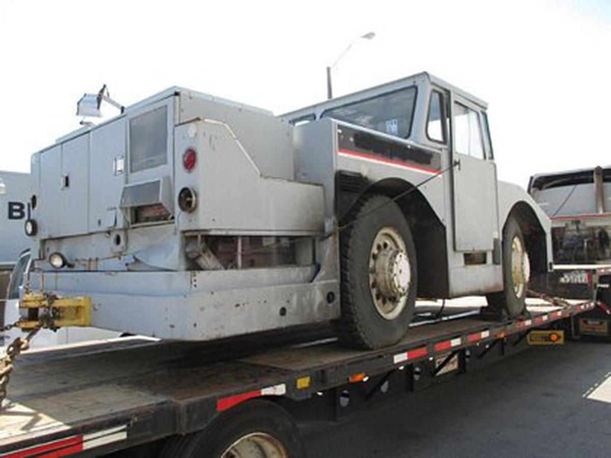 Push Back Tractor Hough-Paymover T-225 SL+ 400Hz GPU Hobart