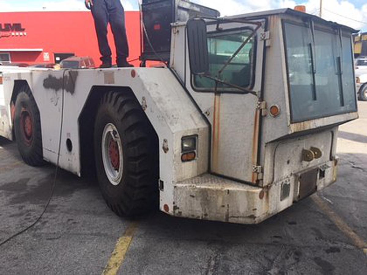 Push Back Tractor S&S GT-90C