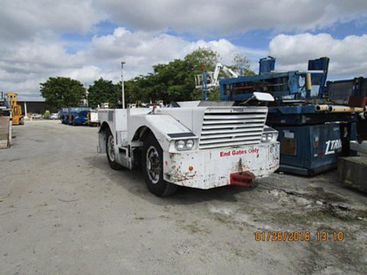 Push Back Tractor Hough-Paymover T-180 FA