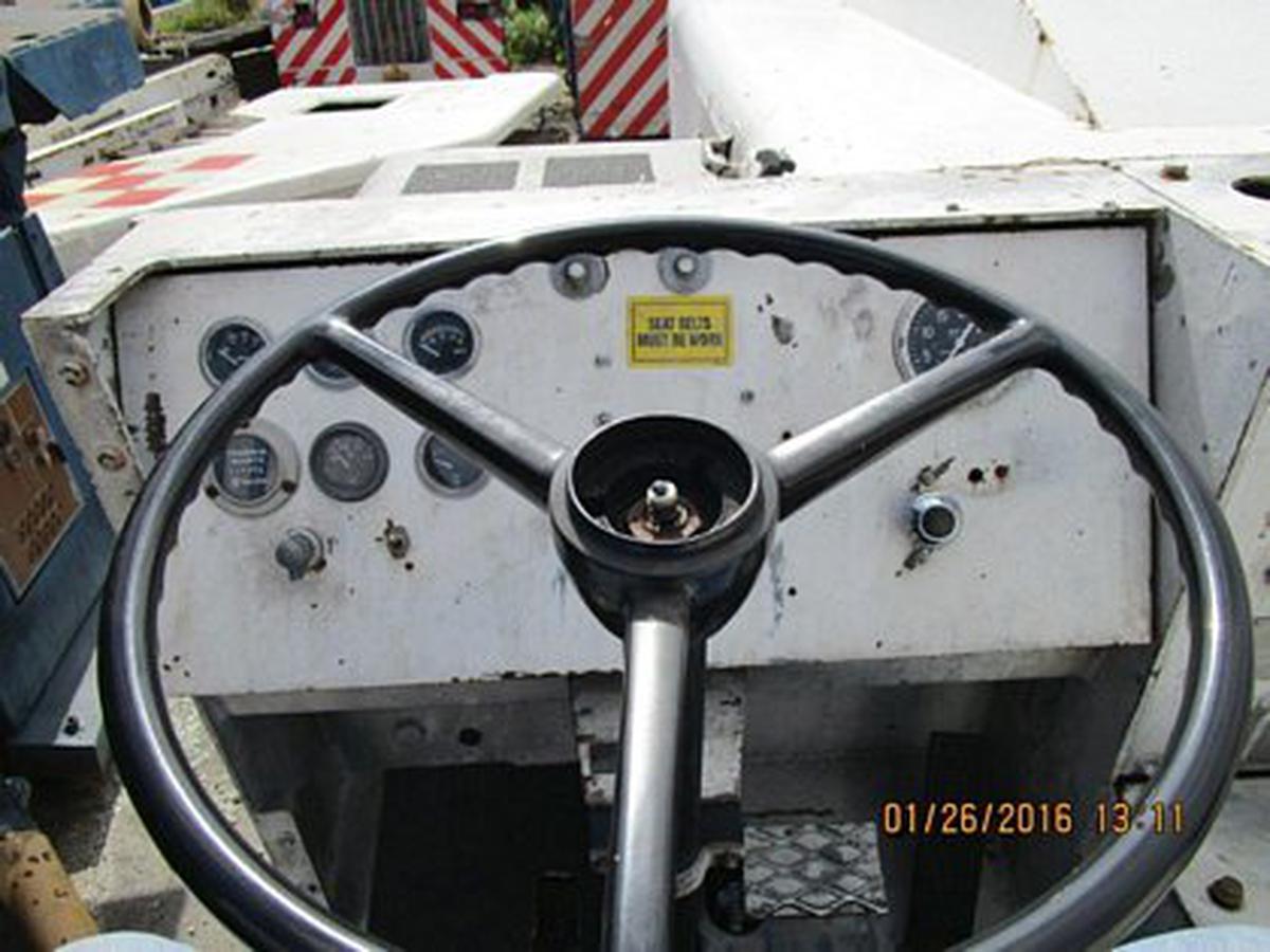 Push Back Tractor Hough-Paymover T-180 FA