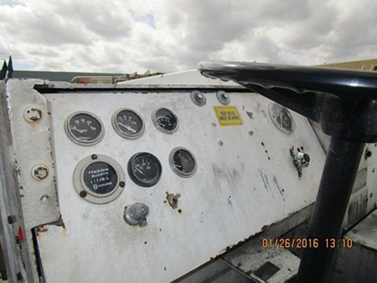 Push Back Tractor Hough-Paymover T-180 FA