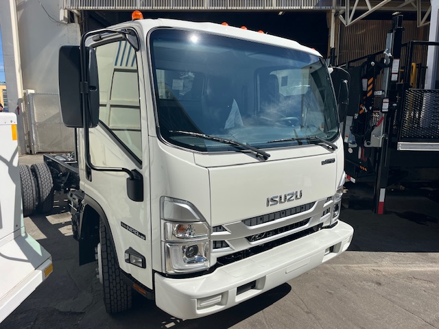 Truck Chassis Isuzu NPR - Gasoline