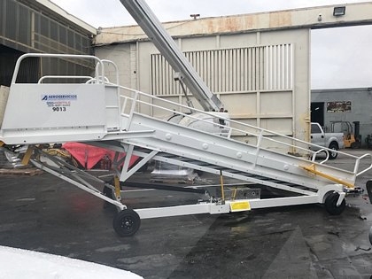 Narrow Body Passenger Stair Clyde 15F2820 - 88/161 in