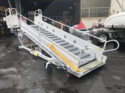 Narrow Body Passenger Stair Clyde 15F2820 - 88/161 in