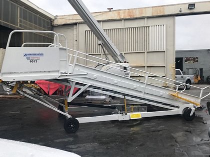 Narrow Body Passenger Stair Clyde 15F2820 - 88/161 in