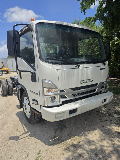 Truck Chassis Isuzu NPR - Gasoline