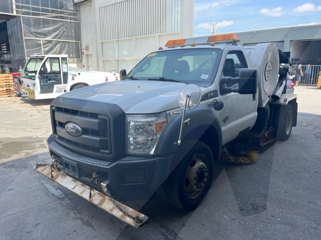 Parking Lot Sweeper Ford F-450/Tymco 210h