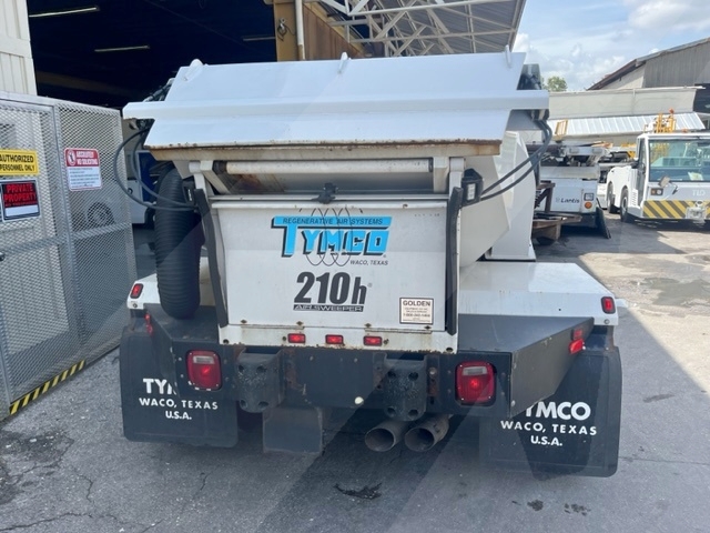Parking Lot Sweeper Ford F-450/Tymco 210h