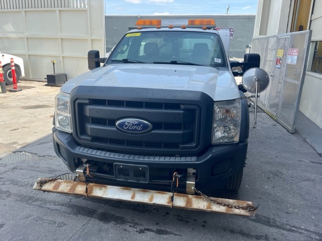 Parking Lot Sweeper Ford F-450/Tymco 210h
