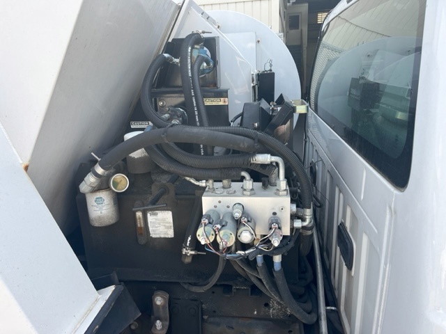 Parking Lot Sweeper Ford F-450/Tymco 210h