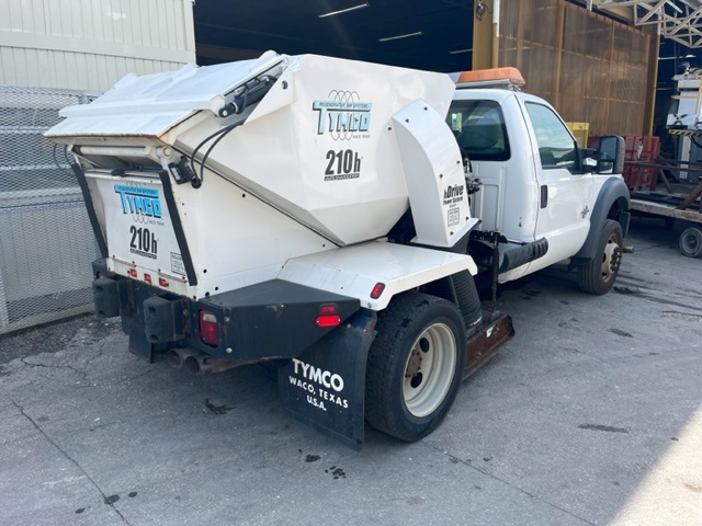 Parking Lot Sweeper Ford F-450/Tymco 210h