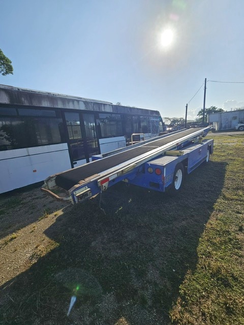 Belt Loader Tug 660E