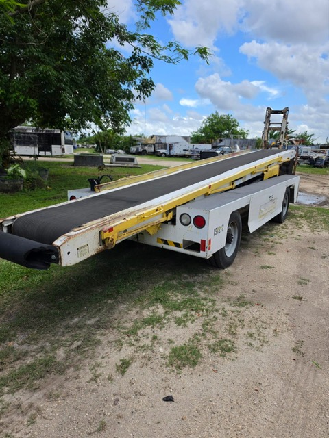 Belt Loader Tug 660