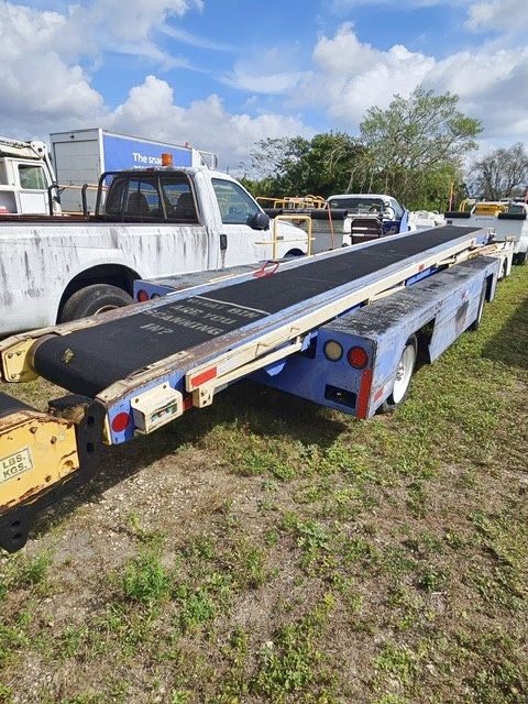 Belt Loader Tug 660E