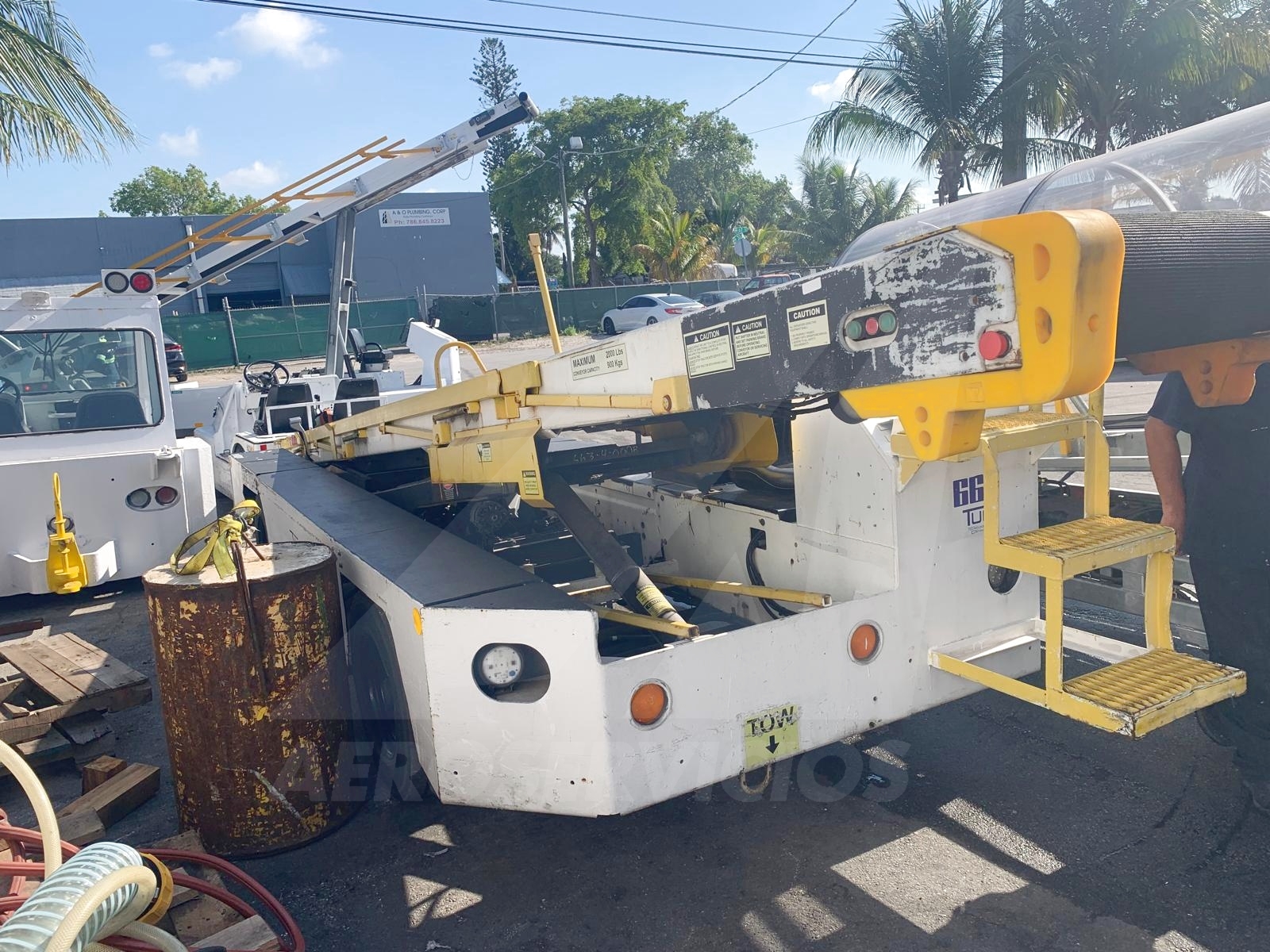 Belt Loader Tug 660