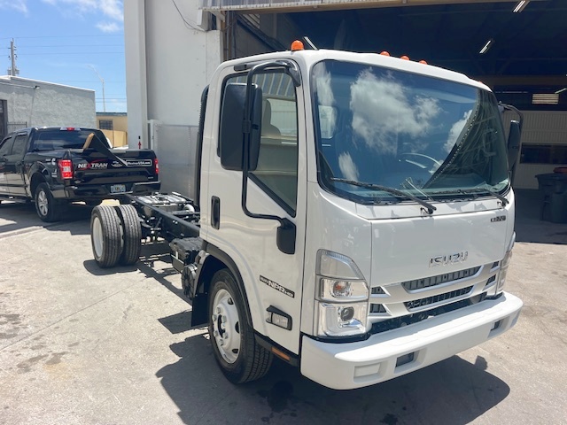Truck Chassis Isuzu NPR - Gasoline