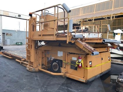 Wide Lower Deck Cargo Loader FMC Commander 15 U
