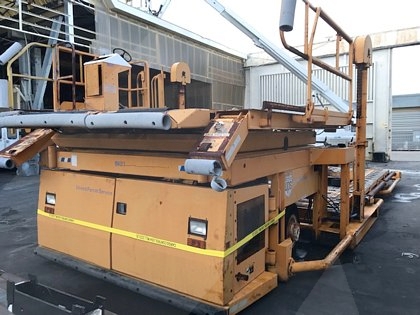 Wide Lower Deck Cargo Loader FMC Commander 15 U