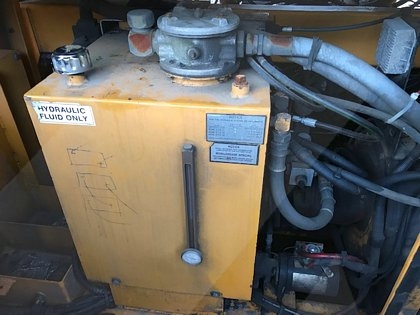 Wide Lower Deck Cargo Loader FMC Commander 15 U