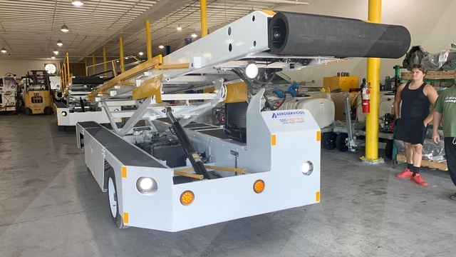 Belt Loader Tug 660-11