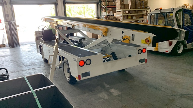 Belt Loader Tug 660-11