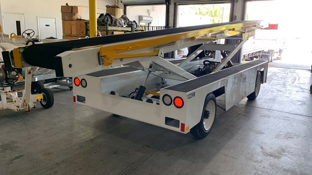 Belt Loader Tug 660-11