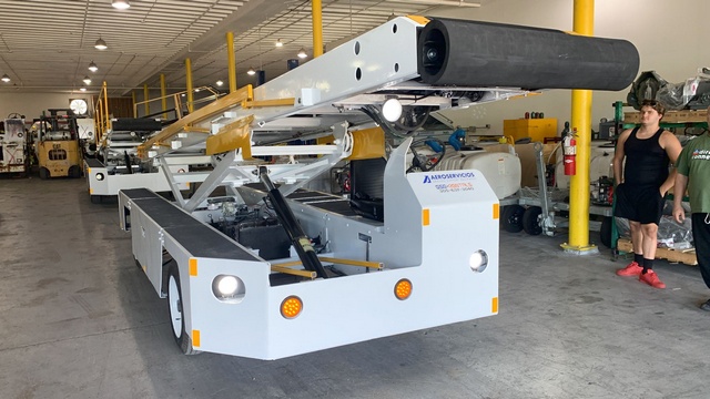 Belt Loader Tug 660-11