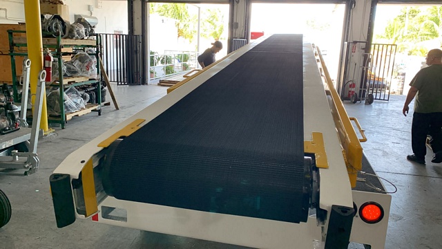 Belt Loader Tug 660-11