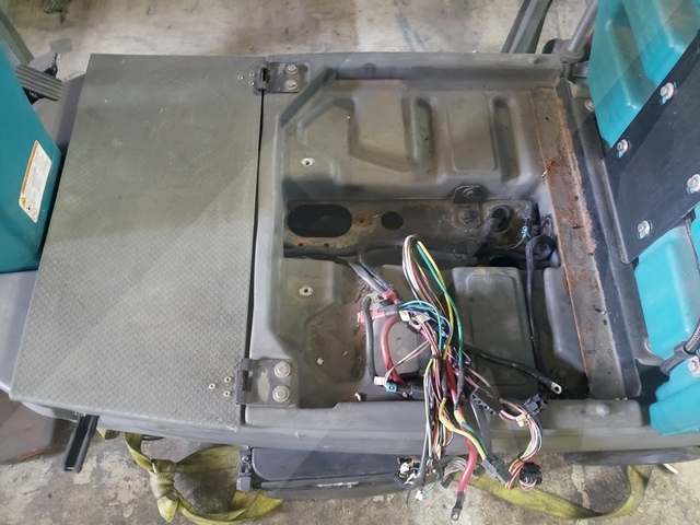 Rider Floor Scrubber Tennant T-7