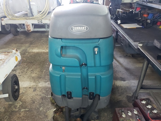 Rider Floor Scrubber Tennant T-7