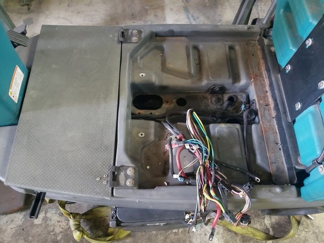 Rider Floor Scrubber Tennant T-7