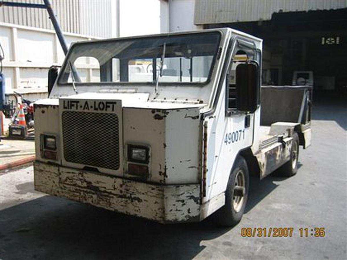2000 Lift-A-Loft APV Flat Bed