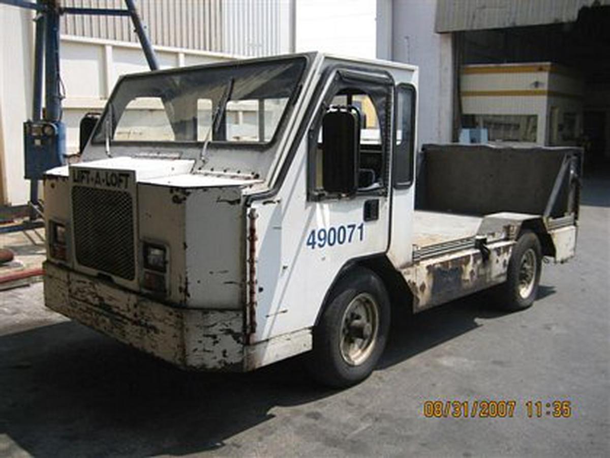 2000 Lift-A-Loft APV Flat Bed