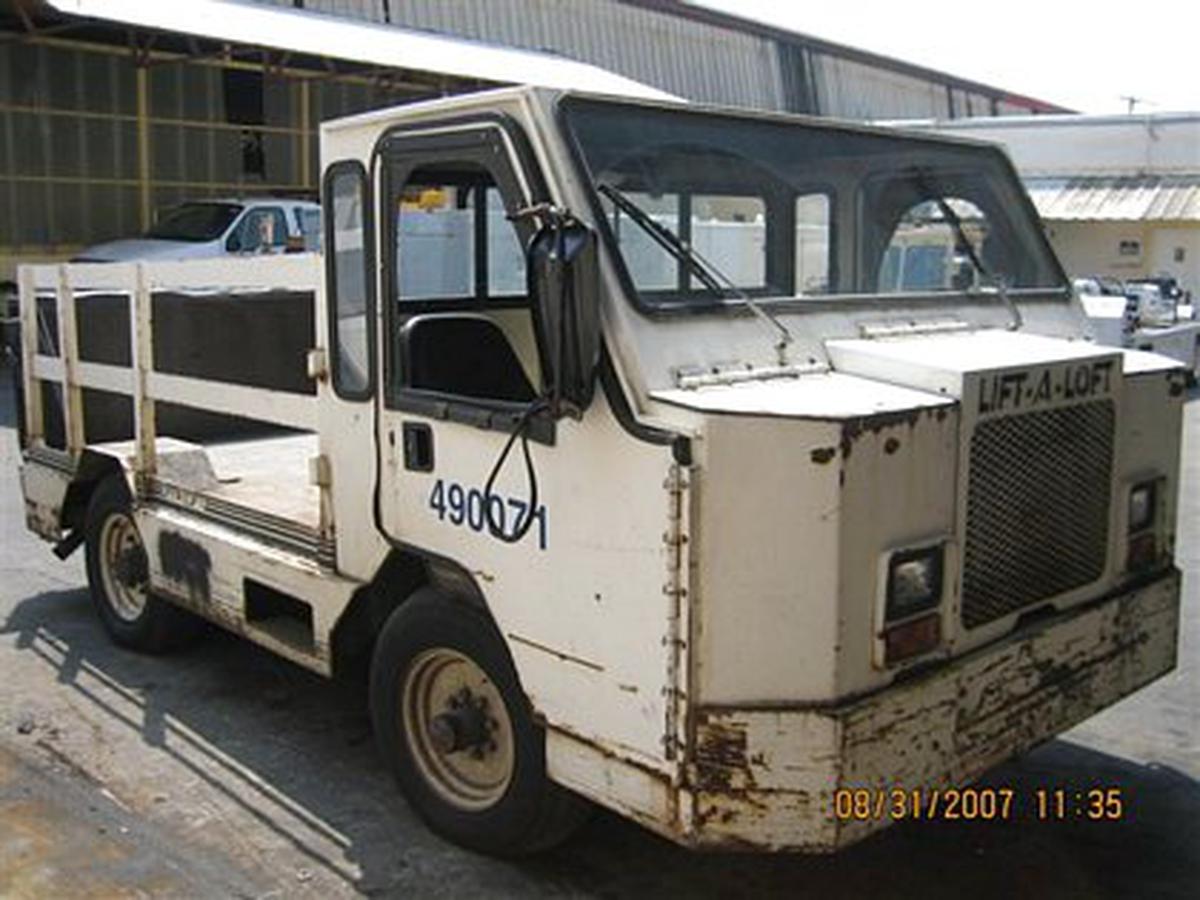 2000 Lift-A-Loft APV Flat Bed