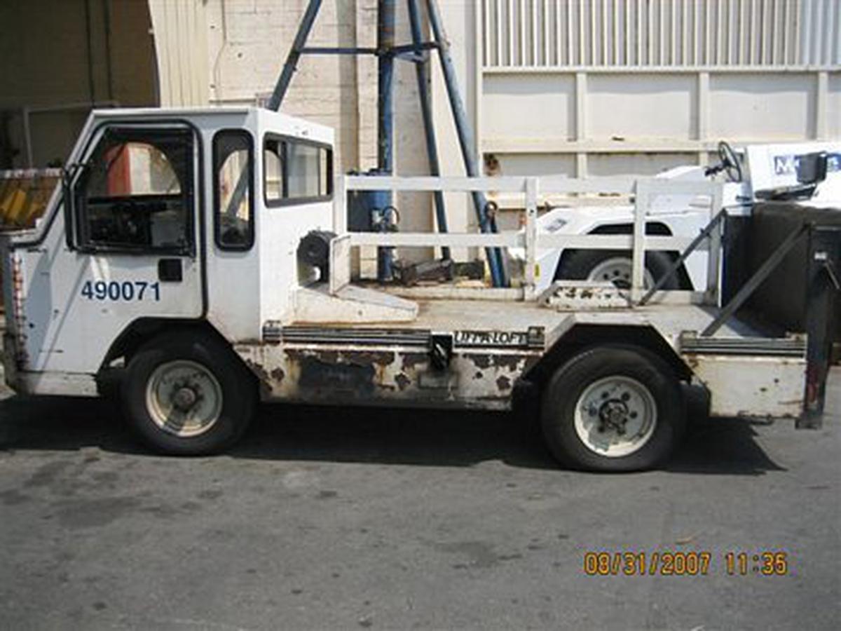 2000 Lift-A-Loft APV Flat Bed
