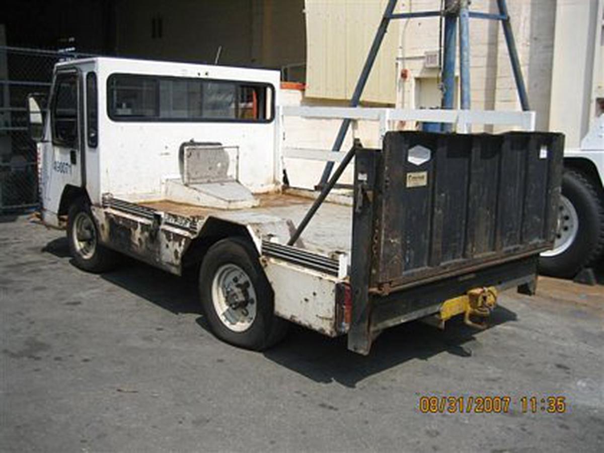 2000 Lift-A-Loft APV Flat Bed
