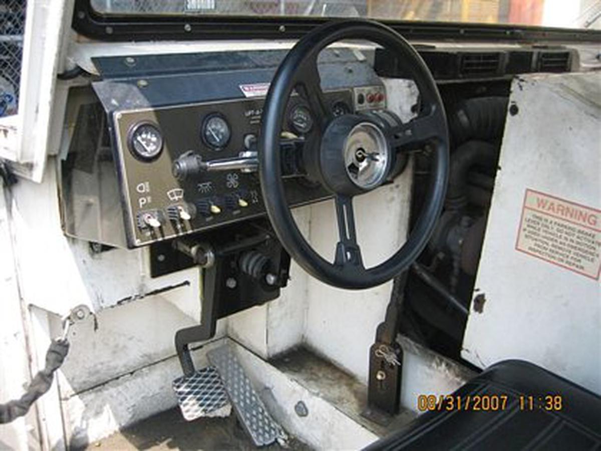 2000 Lift-A-Loft APV Flat Bed