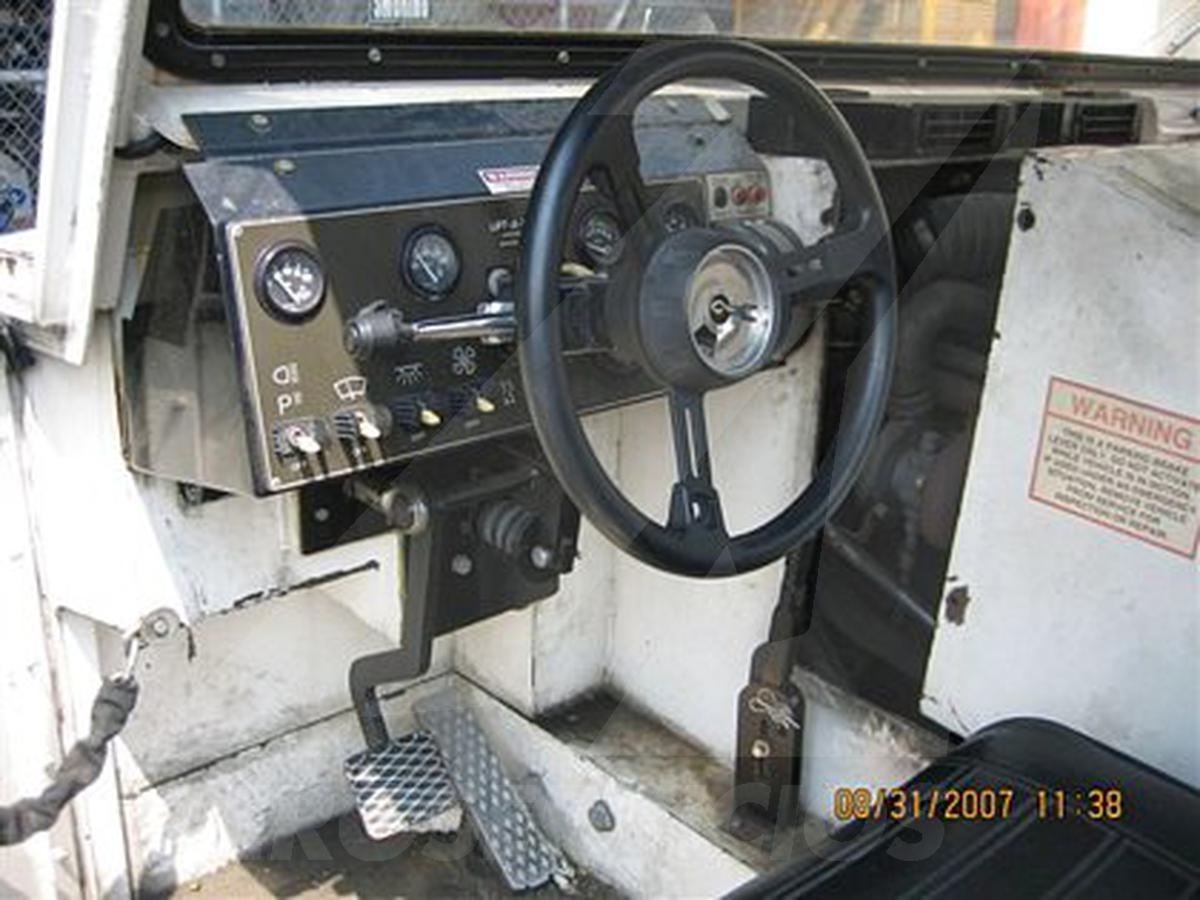 2000 Lift-A-Loft APV Flat Bed