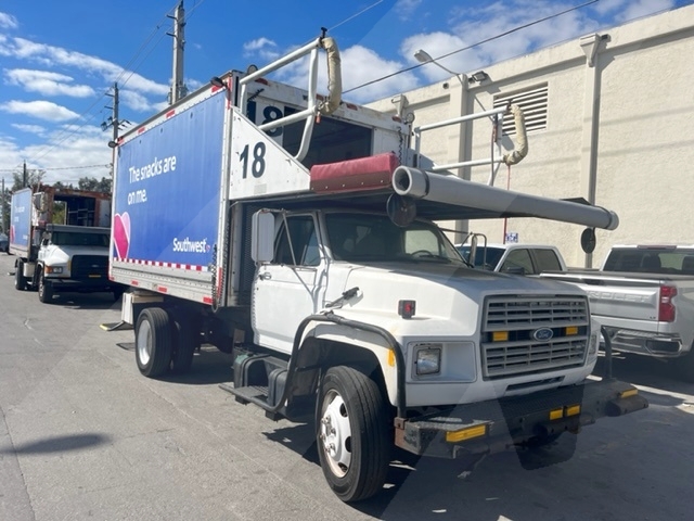 Catering Truck Ford/Hi Way F-700/ CT-14