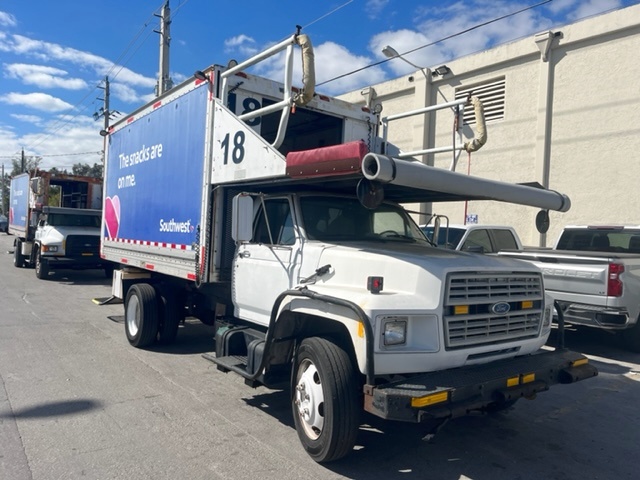Catering Truck Ford/Hi Way F-700/ CT-14