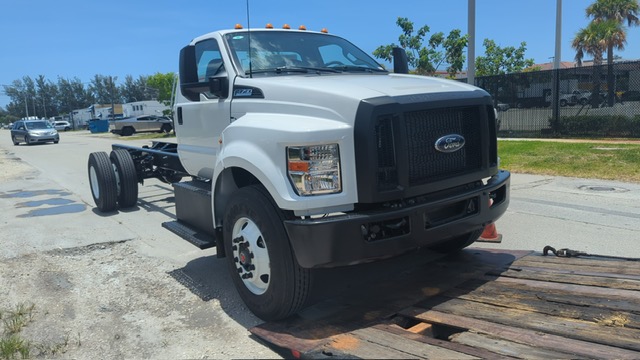 Truck Chassis Ford F-750 2026
