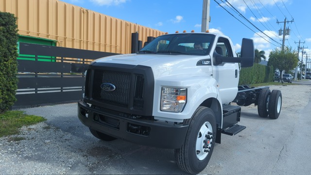 Truck Chassis Ford F-750 2026