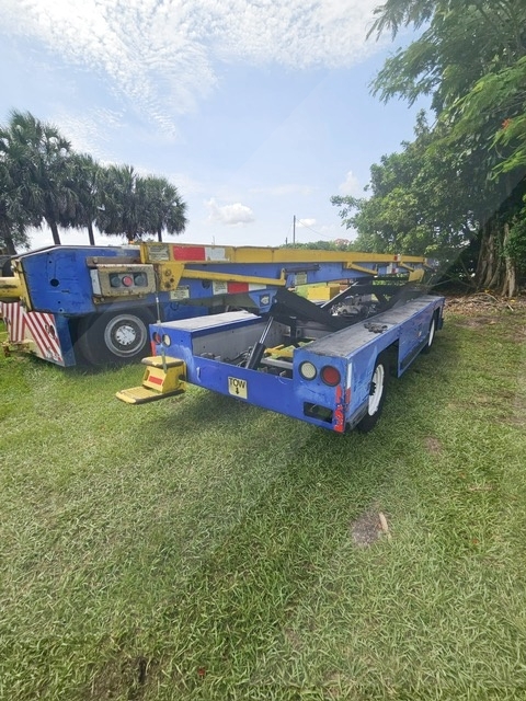 Belt Loader Tug 660