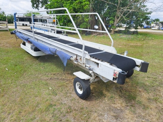 Towable Belt Loader Wasp A01771D-3650